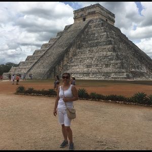 Meet your Posher, Leticia